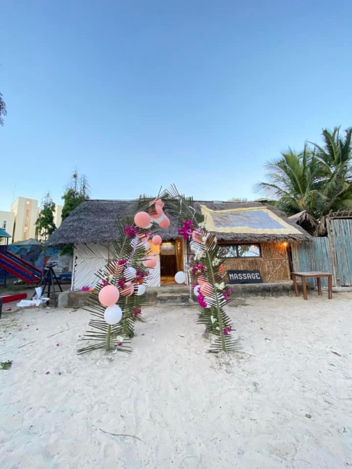 The New Big Tree Beach Resort Mombasa Extérieur photo